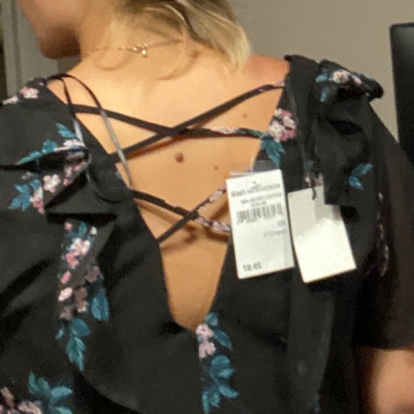 Code x Mode. Small. Cropped Floral Blouse. Tags - Picture 4 of 5